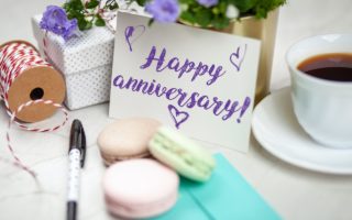 What Are the Traditional Wedding Anniversary Gifts by Year