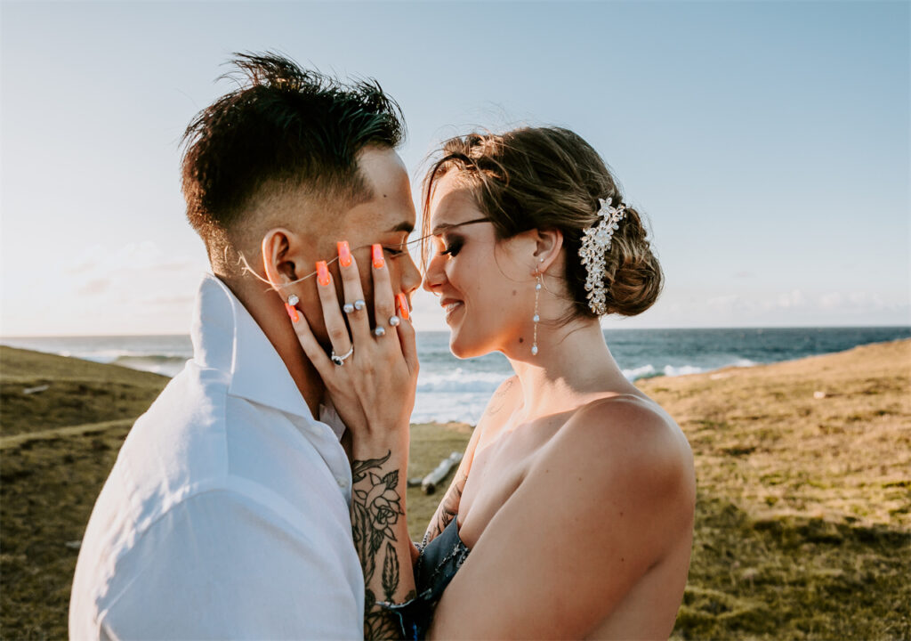 A couple are kissing under the warm sunshine. And the bride is wearing AW hair combs.